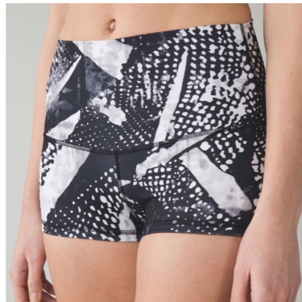 Lululemon Boogie Short Roll Down Static mist Sz M